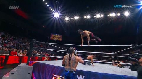 Murderhawk catching Yuta in a chokeslam